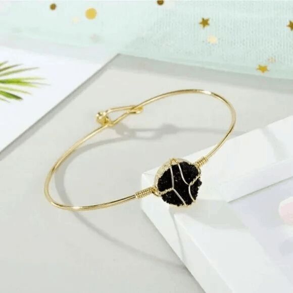 Elizabeth Besich Jewelry - 2/$21 Black Ladies Fashionable Wire Stone Bracelet